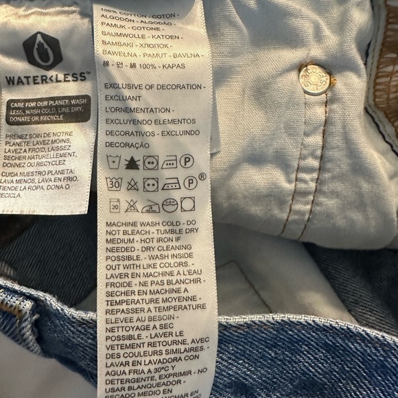 LEVI’S 501 Booty Shorts Denim Cut-offs Distressed Raw Hem Button Fly Womens W 34 - Picture 9 of 10